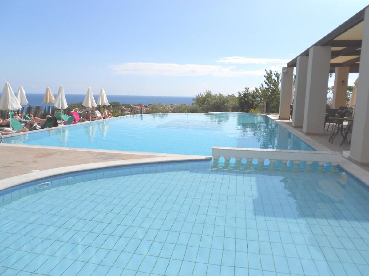 Livadaki Village Hotel Skala  エクステリア 写真